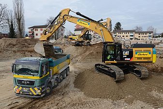 Sonnenhof Regensdorf Baugrube Bagger und LKW beim Aushub