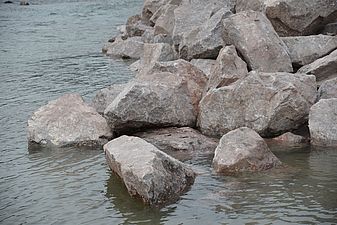 Flussbausteine direkt aus dem Steinbruch